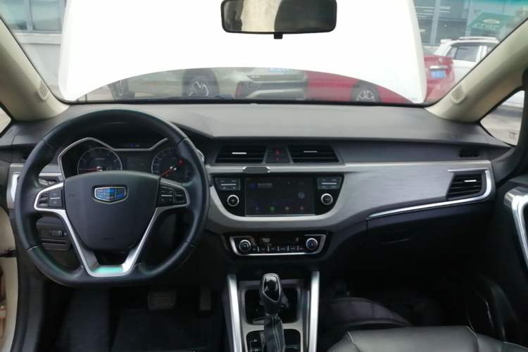 Used Geely Auto Vision X3 2017 1.5L Automatic Elite Model Center Console