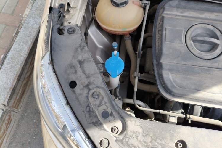 Used Geely Auto Vision X3 2017 1.5L Automatic Luxury Model Engine Bay Right
