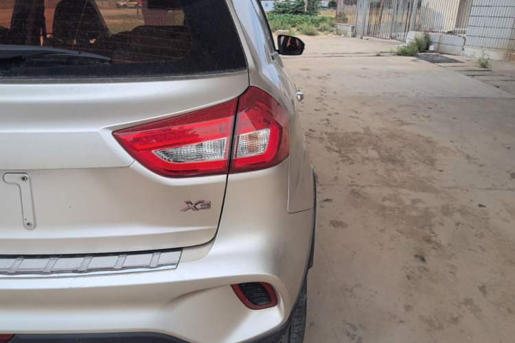 Used Geely Auto Vision X3 2017 1.5L Manual Elite Model Exterior 3