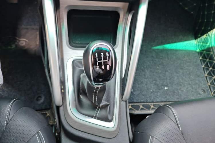 Used Geely Auto Vision X3 2017 1.5L Manual Luxury Model Gear Lever