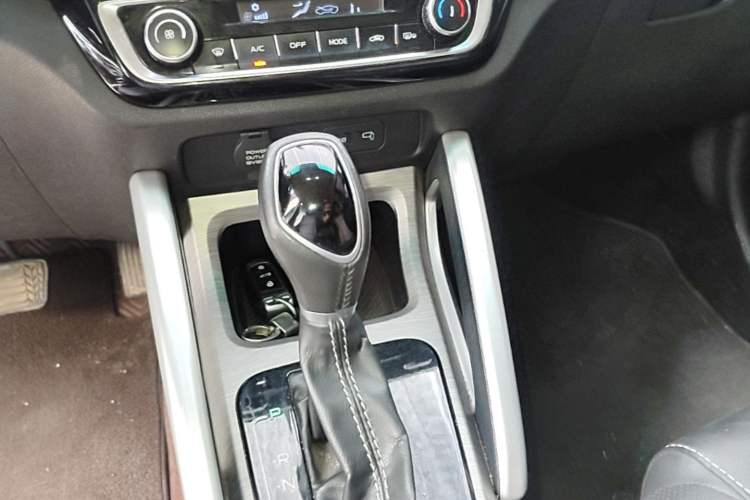 Used Geely Auto Vision X3 2017 1.5L Automatic Elite Model Gear Lever