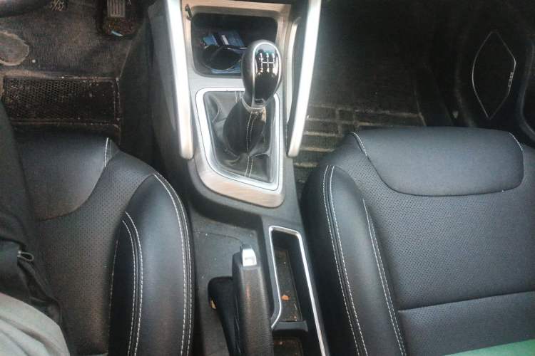 Used Geely Auto Vision X3 2017 1.5L Manual Elite Model Gear Lever