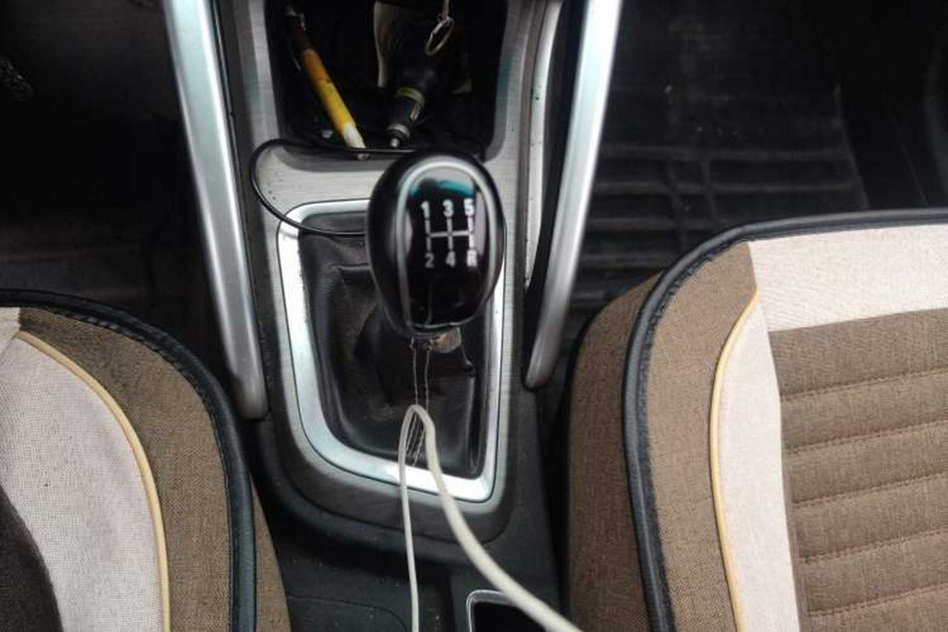 Used Geely Auto Vision X3 2017 1.5L Manual Elite Model Gear Lever