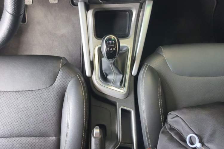 Used Geely Auto Vision X3 2017 1.5L Manual Luxury Model Gear Lever