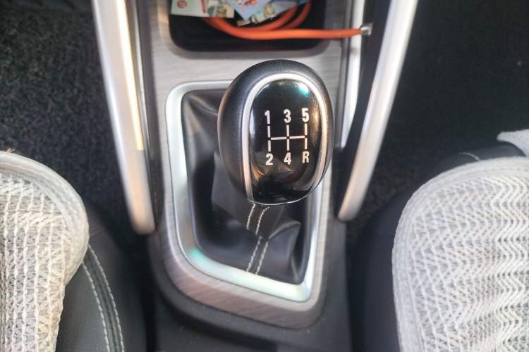 Used Geely Auto Vision X3 2017 1.5L Manual Luxury Model Gear Lever