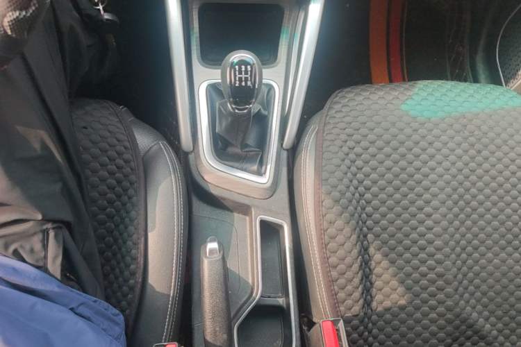 Used Geely Auto Vision X3 2017 1.5L Manual Elite Model Gear Lever
