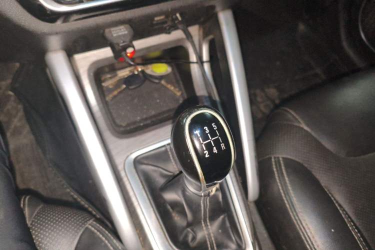 Used Geely Auto Vision X3 2017 1.5L Manual Elite Model Gear Lever