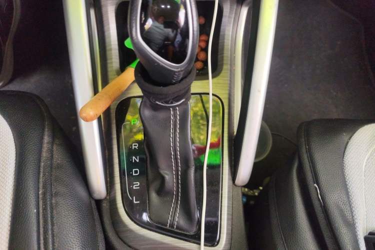 Used Geely Auto Vision X3 2017 1.5L Automatic Elite Model Gear Lever