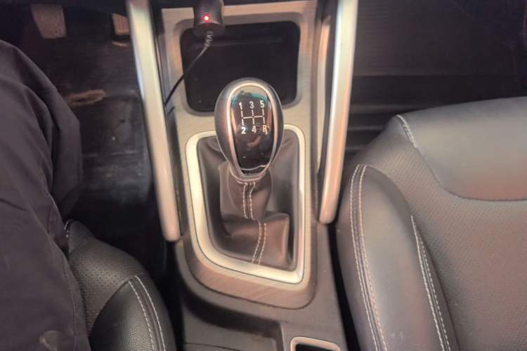 Used Geely Auto Vision X3 2017 1.5L Manual Elite Model Gear Lever
