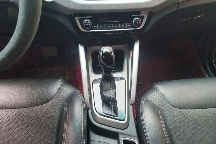 Used Geely Auto Vision X3 2017 1.5L Automatic Elite Model Gear Lever