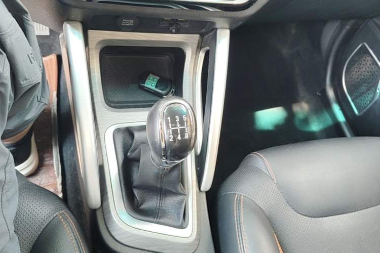 Used Geely Auto Vision X3 2017 1.5L Manual Luxury Model Gear Lever