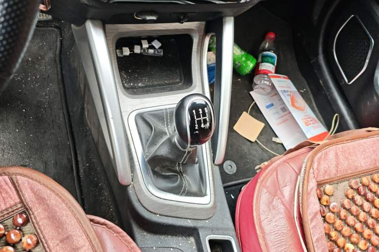 Used Geely Auto Vision X3 2017 1.5L Manual Elite Model Gear Lever