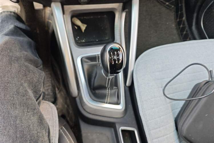 Used Geely Auto Vision X3 2017 1.5L Manual Luxury Model Gear Lever