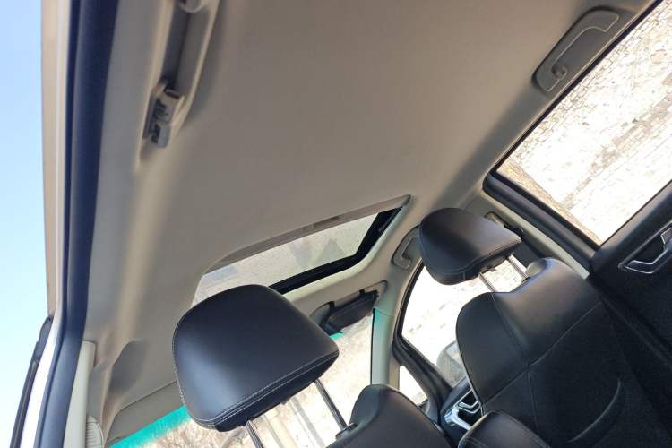 Used Geely Auto Vision X3 2017 1.5L Manual Luxury Model Headliner
