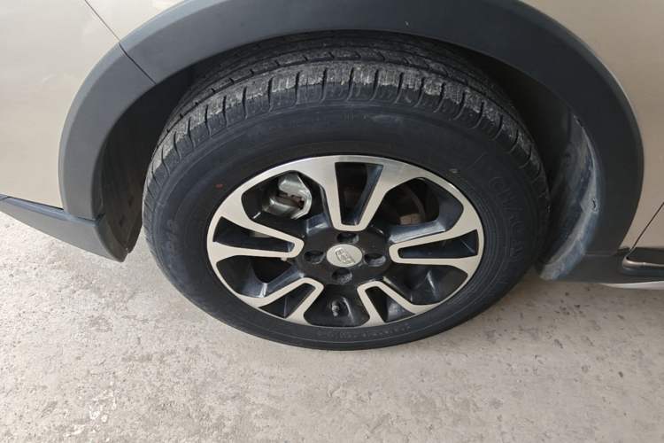 Used Geely Auto Vision X3 2017 1.5L Automatic Elite Model Left Front Wheel Hub