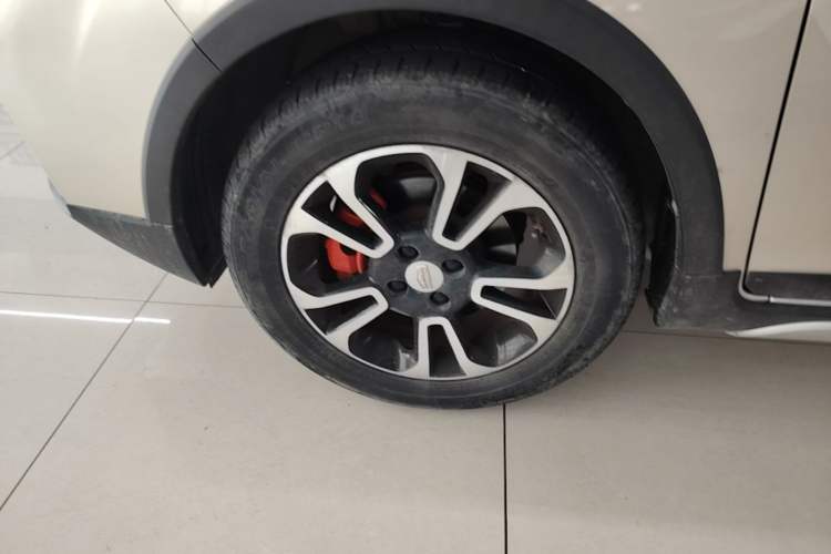 Used Geely Auto Vision X3 2017 1.5L Automatic Luxury Model Left Front Wheel Hub