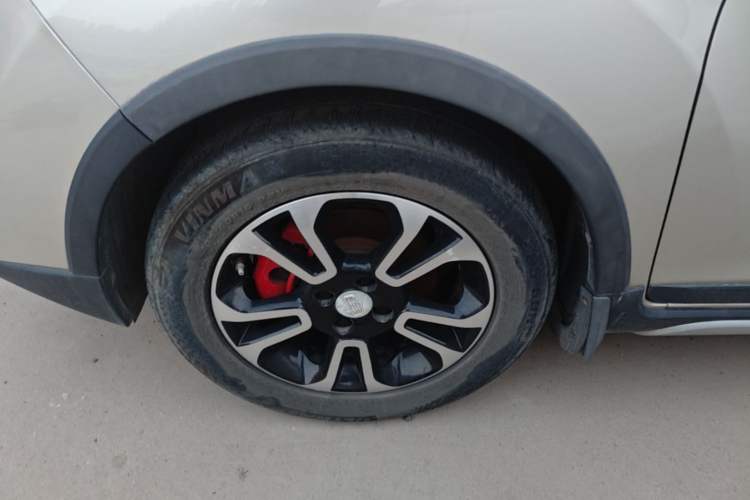 Used Geely Auto Vision X3 2017 1.5L Automatic Luxury Model Left Front Wheel Hub