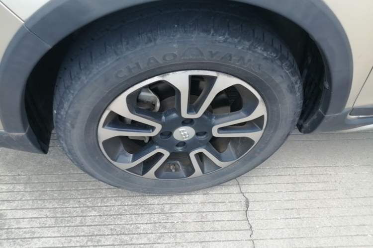 Used Geely Auto Vision X3 2017 1.5L Automatic Elite Model Left Front Wheel Hub