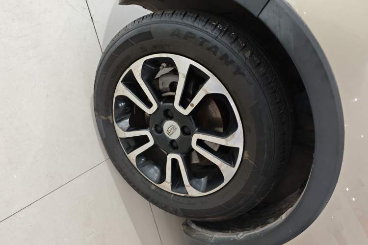 Used Geely Auto Vision X3 2017 1.5L Automatic Elite Model Left Front Wheel Hub