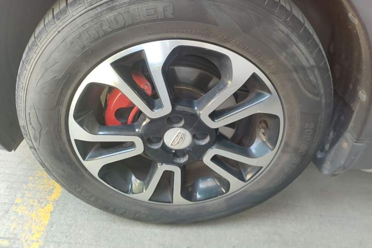Used Geely Auto Vision X3 2017 1.5L Automatic Luxury Model Left Front Wheel Hub