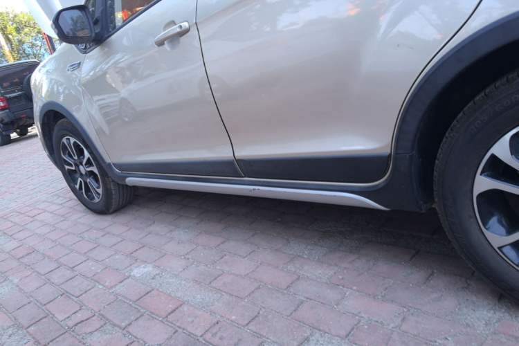 Used Geely Auto Vision X3 2017 1.5L Manual Elite Model Left Side Sill