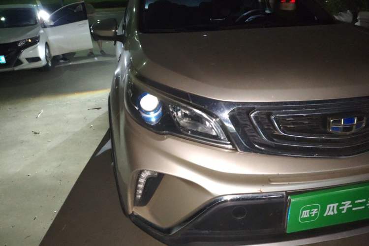 Used Geely Auto Vision X3 2017 1.5L Manual Luxury Model Right Front Headlight