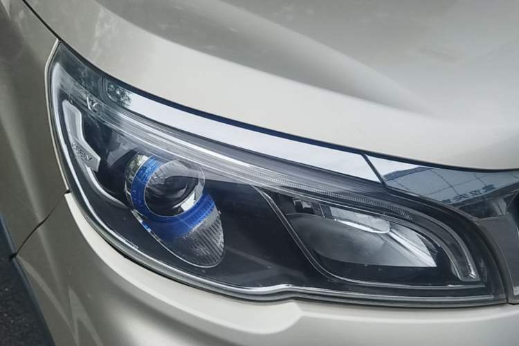 Used Geely Auto Vision X3 2017 1.5L Automatic Luxury Model Right Front Headlight