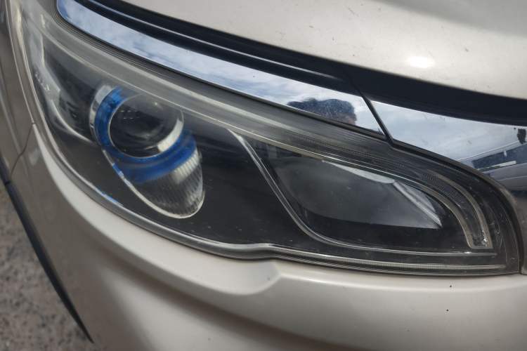 Used Geely Auto Vision X3 2017 1.5L Manual Luxury Model Right Front Headlight