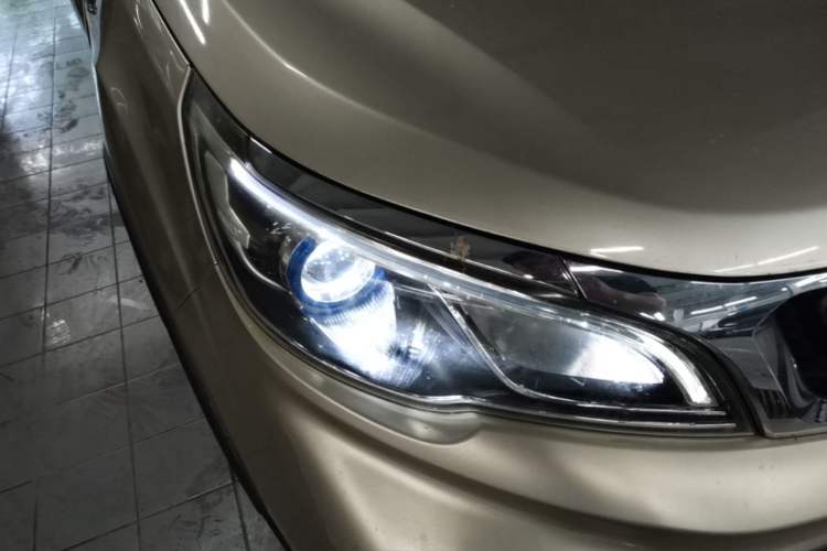 Used Geely Auto Vision X3 2017 1.5L Automatic Luxury Model Right Front Headlight