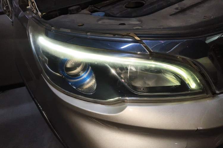 Used Geely Auto Vision X3 2017 1.5L Manual Elite Model Right Front Headlight