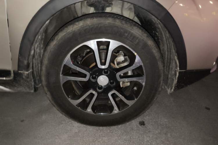 Used Geely Auto Vision X3 2017 1.5L Automatic Elite Model Right Front Wheel Hub