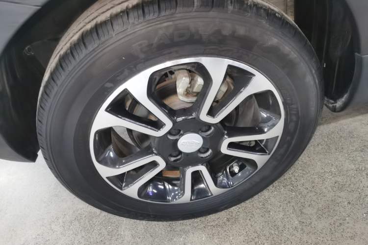 Used Geely Auto Vision X3 2017 1.5L Automatic Elite Model Right Rear Wheel Hub