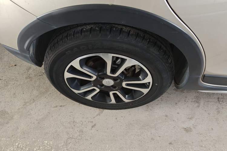 Used Geely Auto Vision X3 2017 1.5L Automatic Elite Model Right Rear Wheel Hub