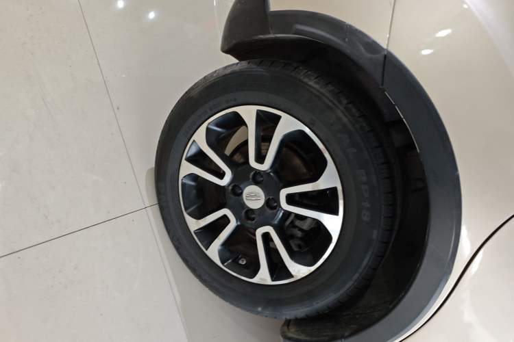 Used Geely Auto Vision X3 2017 1.5L Automatic Elite Model Right Rear Wheel Hub