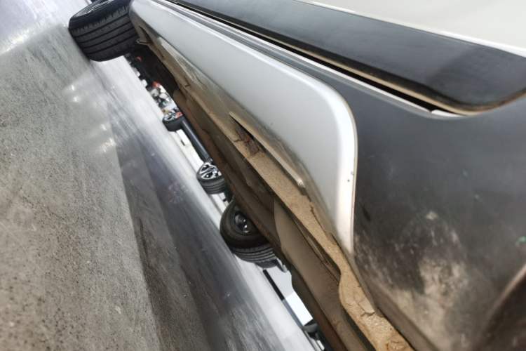 Used Geely Auto Vision X3 2017 1.5L Automatic Elite Model Right Side Sill