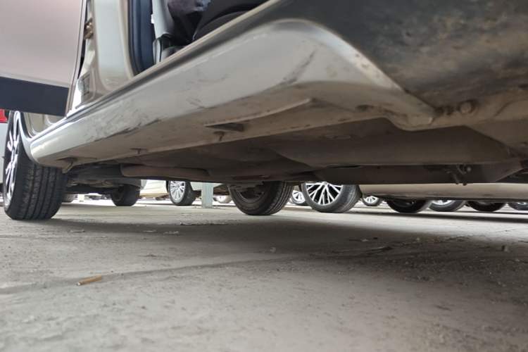 Used Geely Auto Vision X3 2017 1.5L Automatic Elite Model Right Side Sill