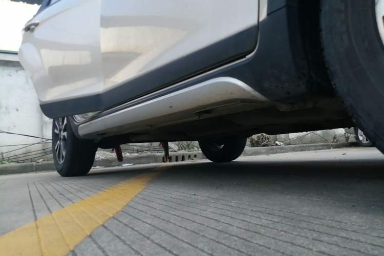 Used Geely Auto Vision X3 2017 1.5L Automatic Elite Model Right Side Sill
