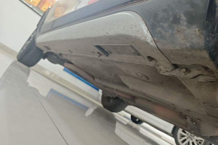 Used Geely Auto Vision X3 2017 1.5L Automatic Elite Model Right Side Sill
