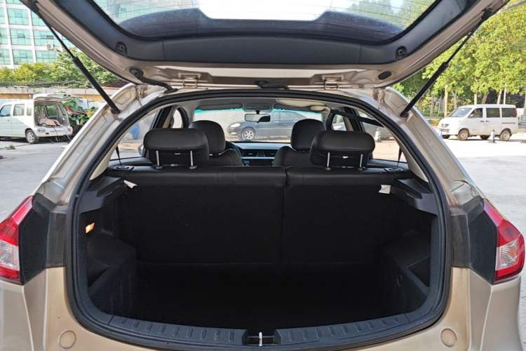 Used Geely Auto Vision X3 2017 1.5L Automatic Elite Model Trunk