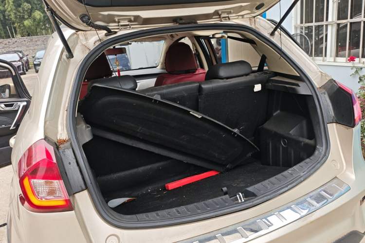 Used Geely Auto Vision X3 2017 1.5L Manual Elite Model Trunk
