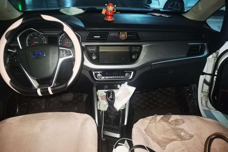 Used Geely Auto Vision X3 2018 1.5L Automatic Anniversary Edition Center Console