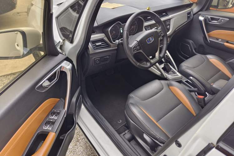 Used Geely Auto Vision X3 2018 1.5L Automatic Anniversary Edition Interior 3