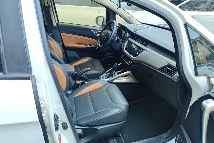 Used Geely Auto Vision X3 2018 1.5L Automatic Anniversary Edition Interior 5