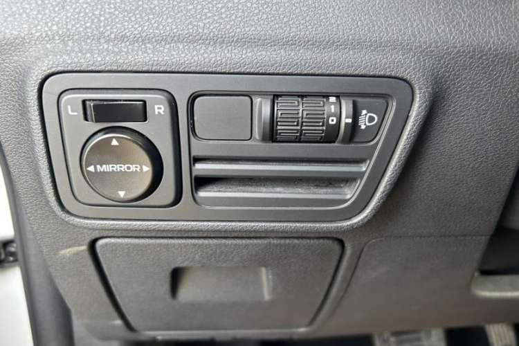 Used Geely Auto Vision X3 2018 1.5L Automatic Anniversary Edition Interior 7