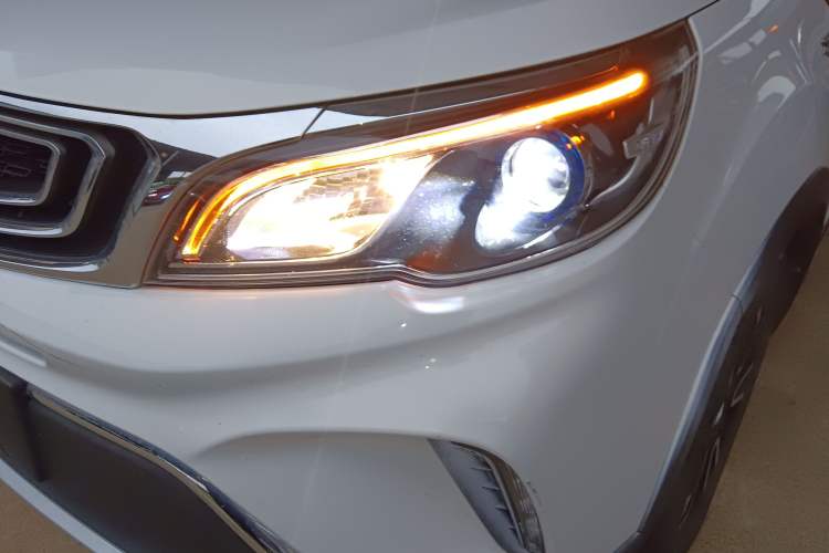 Used Geely Auto Vision X3 2018 1.5L Automatic Anniversary Edition Left Front Headlight
