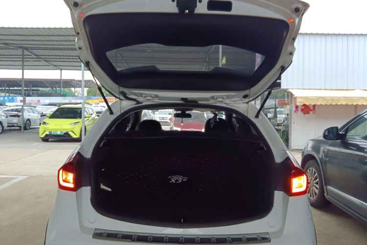 Used Geely Auto Vision X3 2018 1.5L Automatic Anniversary Edition Trunk
