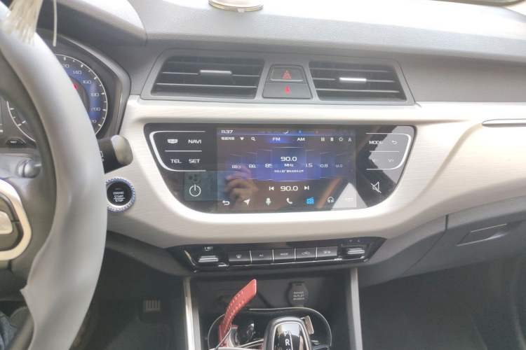 Used Geely Auto Vision X3 2019 Upgraded Model 1.5L CVT Prestige Version Audio And AC Panel