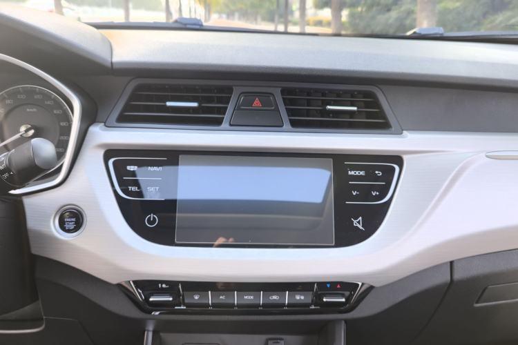 Used Geely Auto Vision X3 2019 Upgraded Model 1.5L CVT Prestige Version Audio And AC Panel