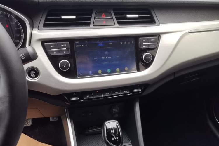 Used Geely Auto Vision X3 2019 Upgraded Model 1.5L CVT Elite Version Audio And AC Panel