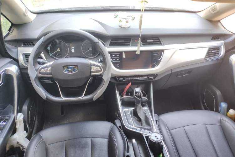 Used Geely Auto Vision X3 2019 Upgraded Model 1.5L CVT Prestige Version Center Console